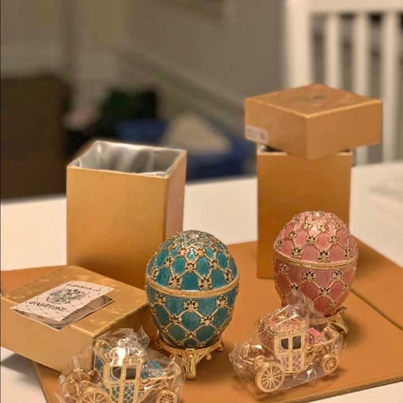 Coronation Fabergé Egg Comes with Gift Carriage - Picture 1 of 7